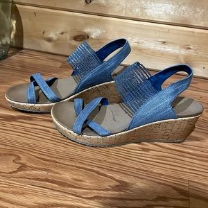 Sketchers luxefoam wedge sandals